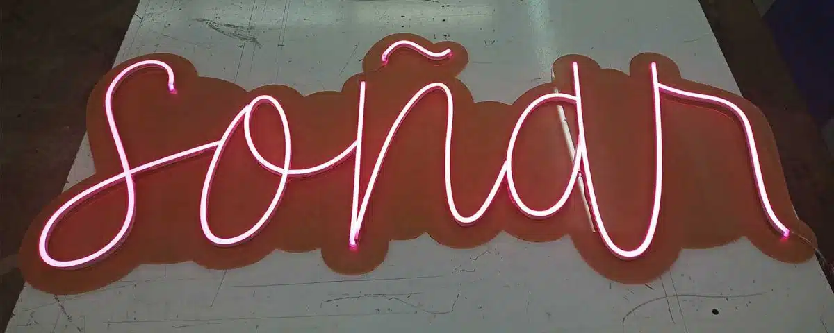 Soñar Pink Color LED Neon Sign